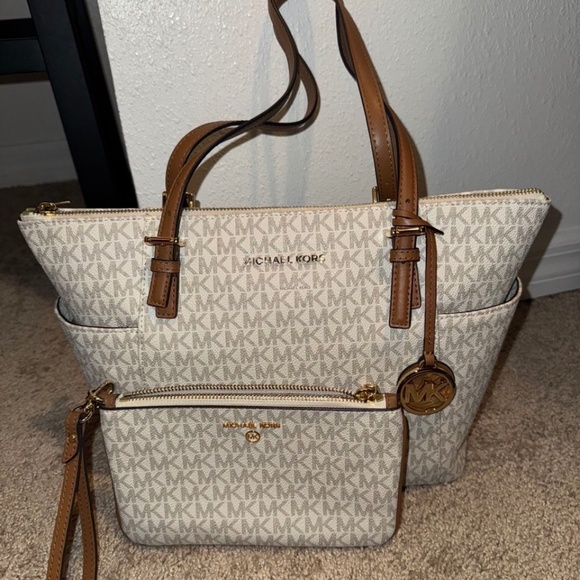 Michael Kors purse and wallet - Picture 1 of 4